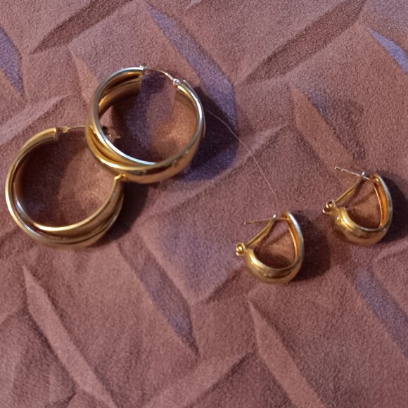 2 Gold Tone Pair - Hoop Earrings - Picture 3 of 7